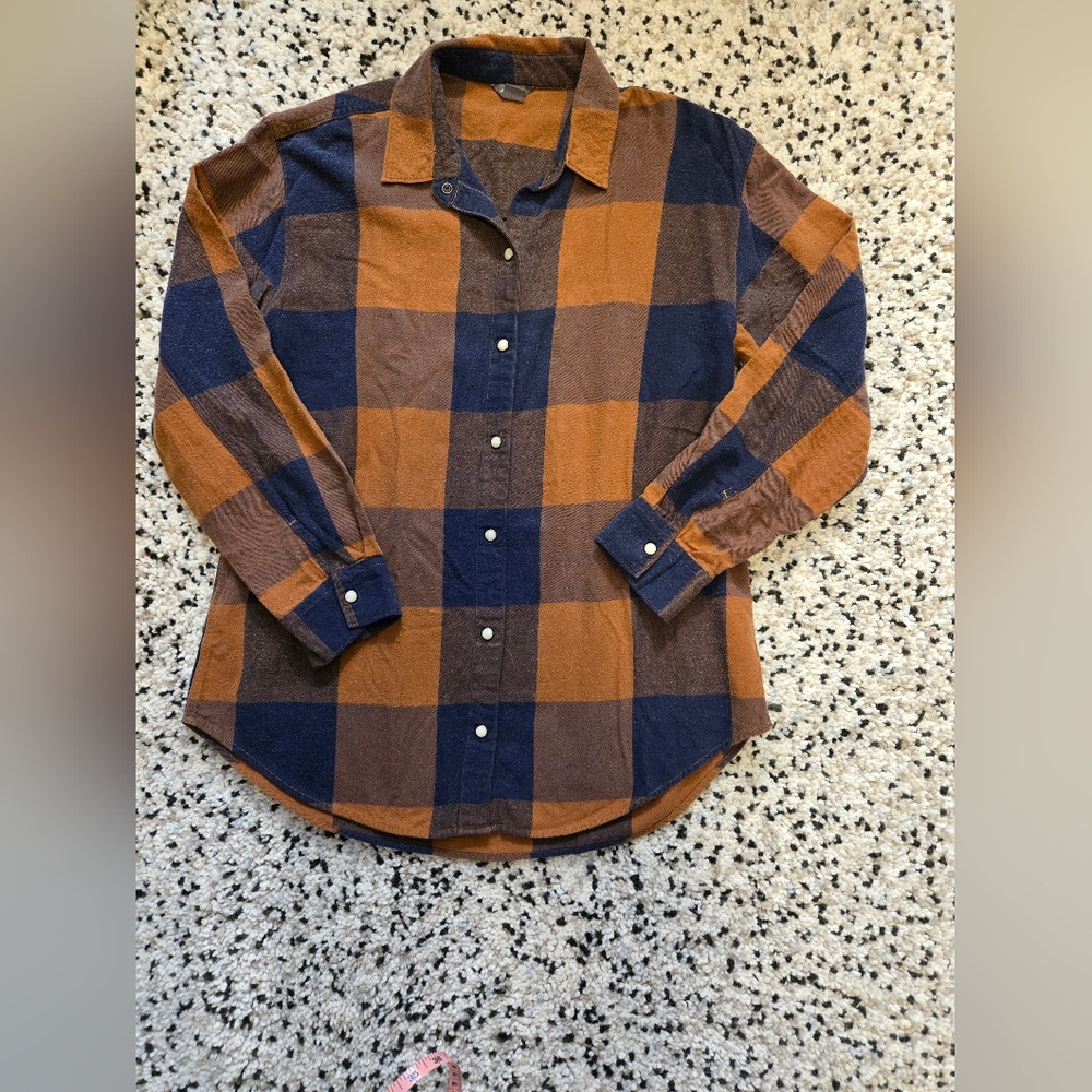 Eddie Bauer, Winter, Holiday, Plaid, Button up top. Size Med. Long Sleeved.